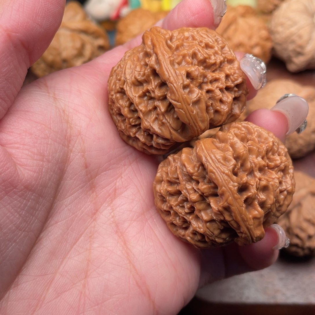 文玩核桃吊坠红皮球疆38手捻