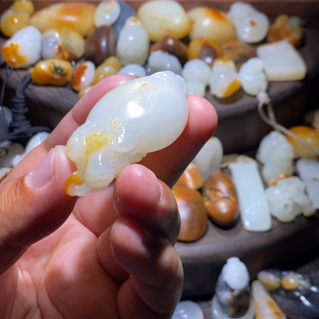 四***海和田玉未镶嵌颈饰