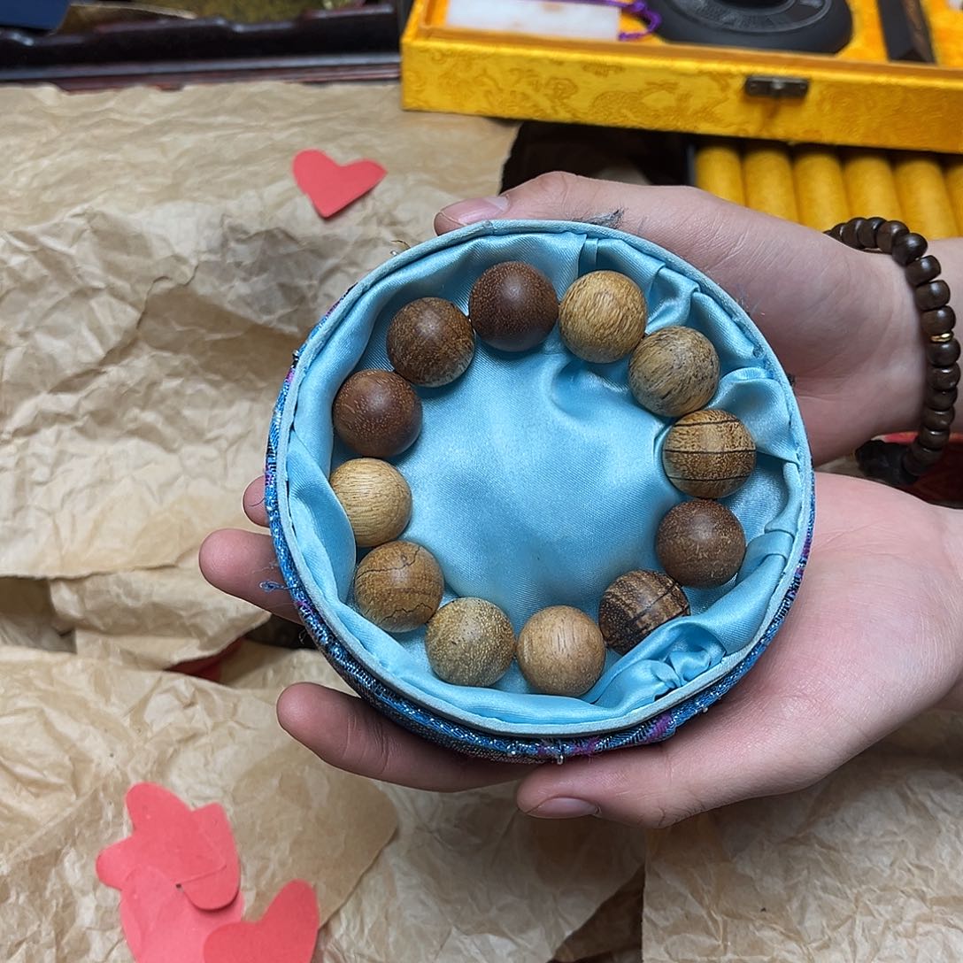 大叶紫檀（黑酸枝木类）