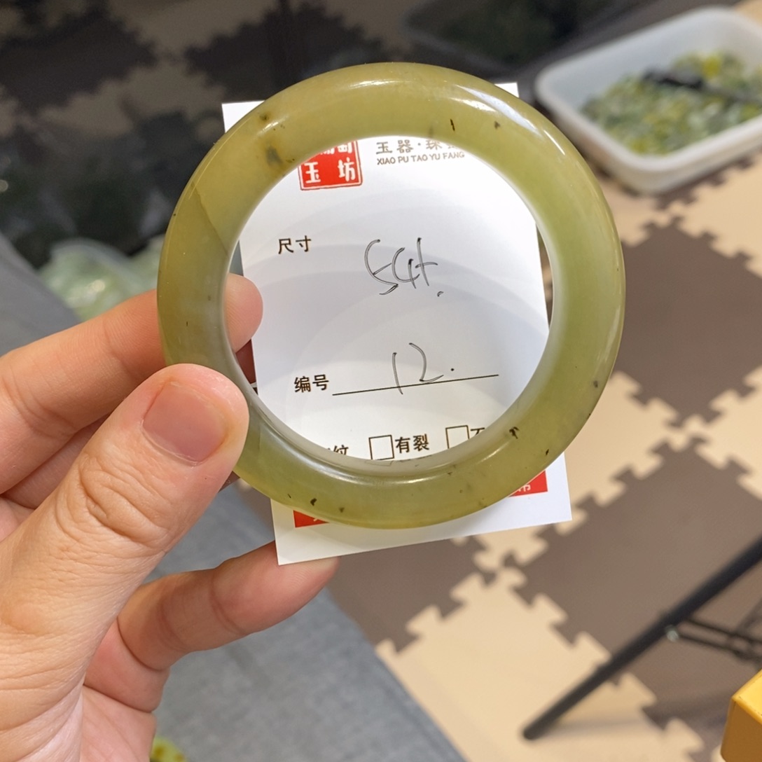 蛇纹石玉手镯未镶嵌