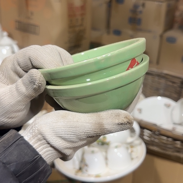 库存微瑕福碗两个有缩釉