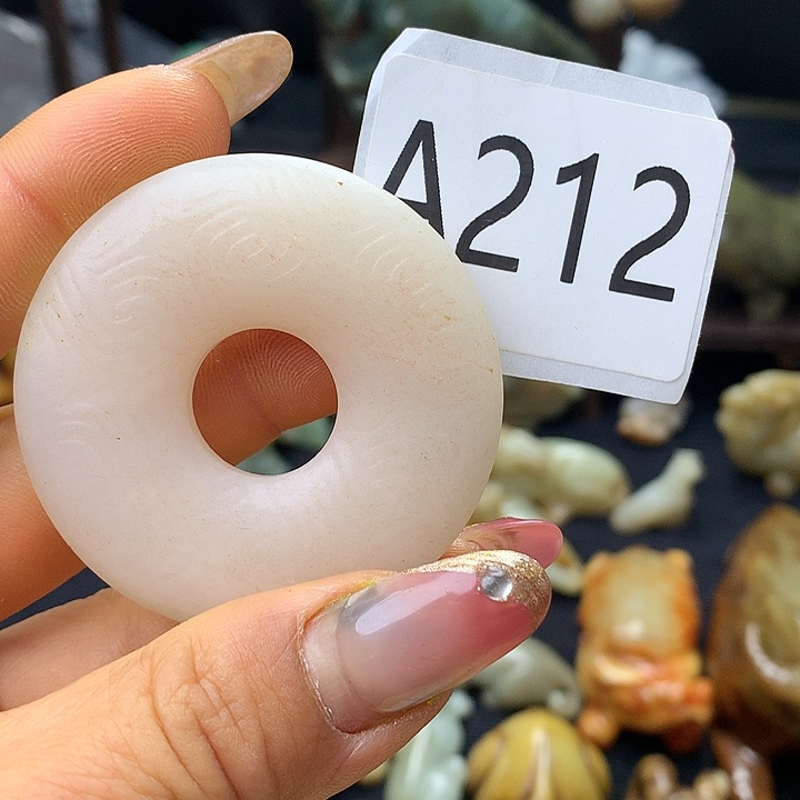 和田玉未镶嵌车挂