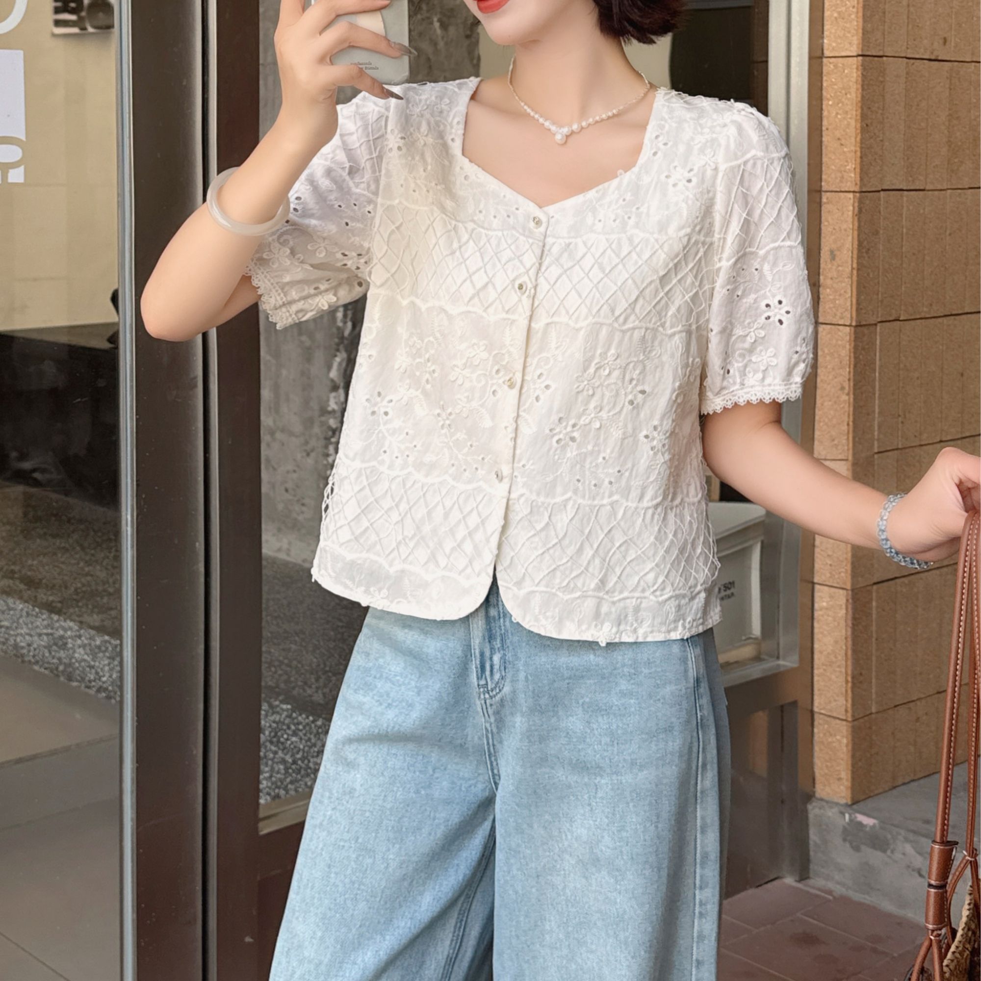 【苗姐衣橱】25夏 减龄镂空刺绣方领小衫25808