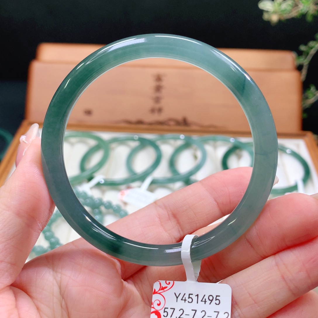 翡翠手镯未镶嵌天然