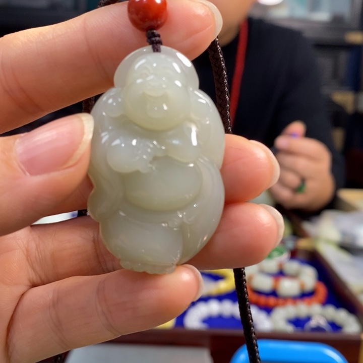派***星和田玉未镶嵌颈饰