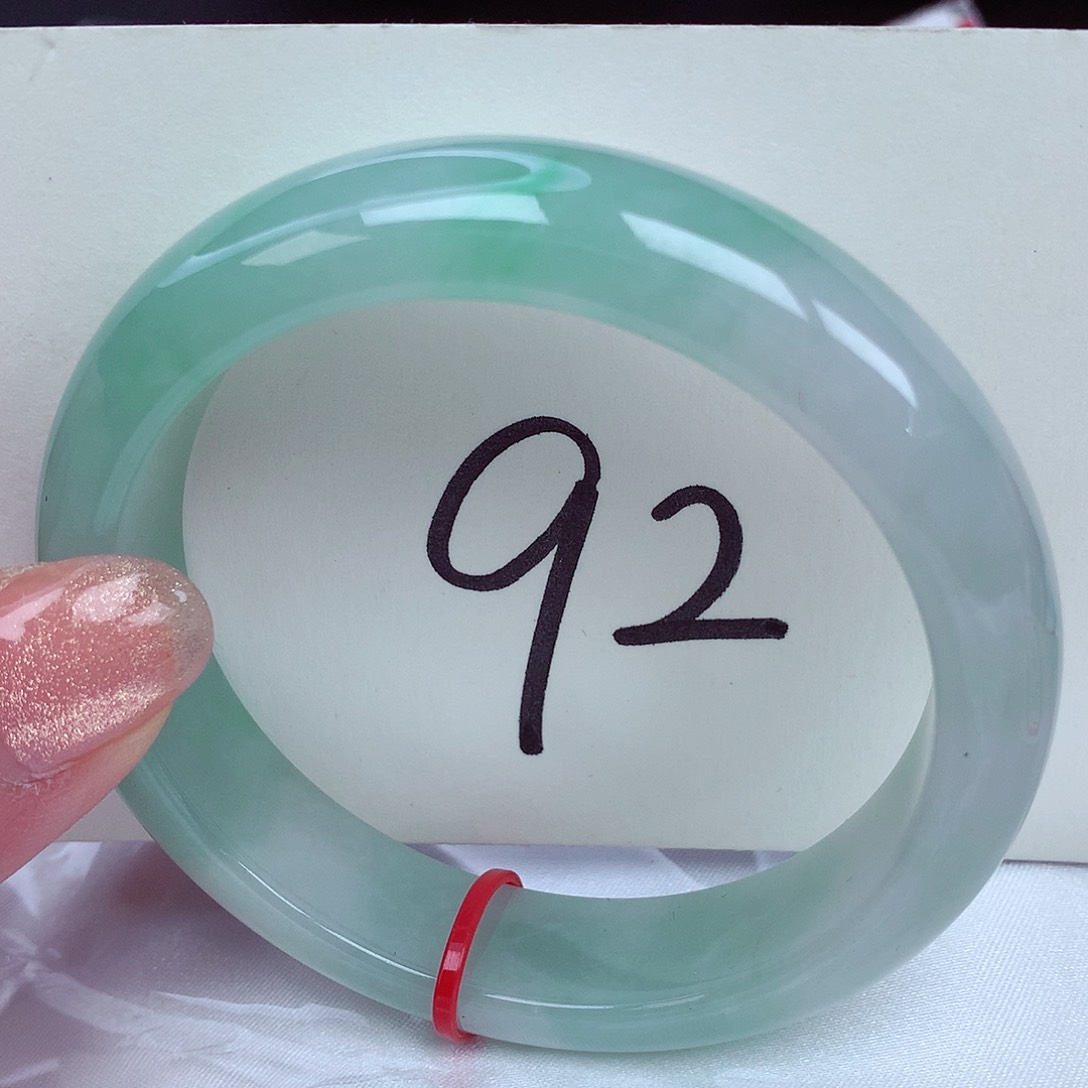 翡翠手镯未镶嵌翡翠