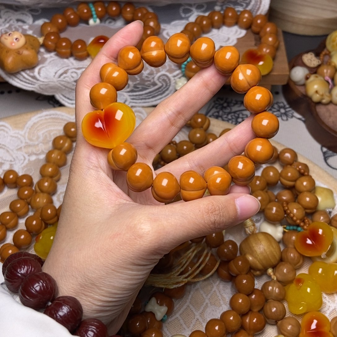 吊坠猴头核桃屁桃玻璃底卡15