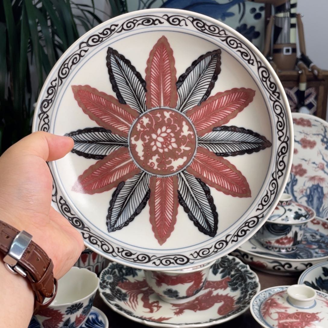 青花釉里红芭蕉叶壶承