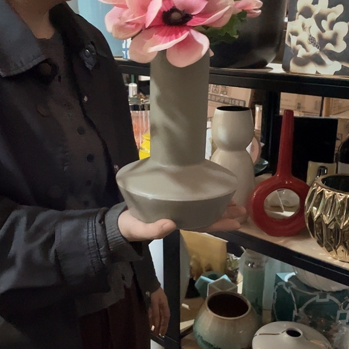 陶瓷花瓶，仿真绿植。