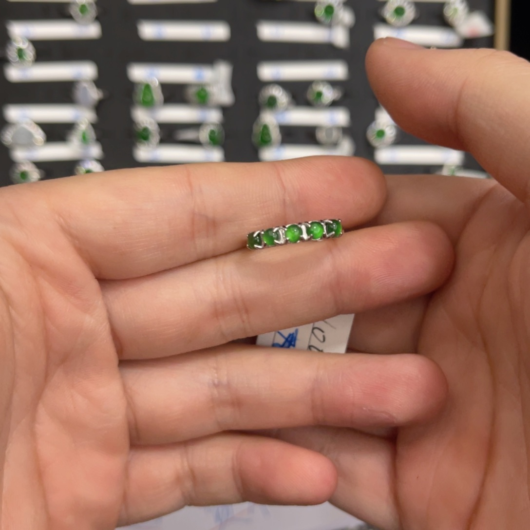 翡翠戒指银S925镶嵌翡翠戒指