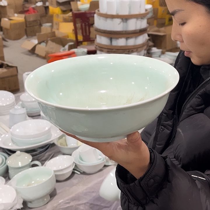 瓷片青瓷8.25英寸汤碗两个微瑕包邮