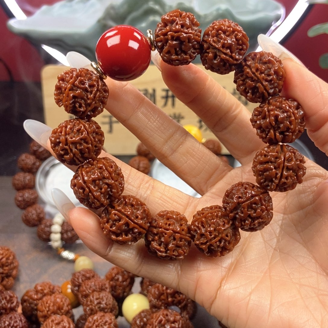 金刚菩提吊坠620红。