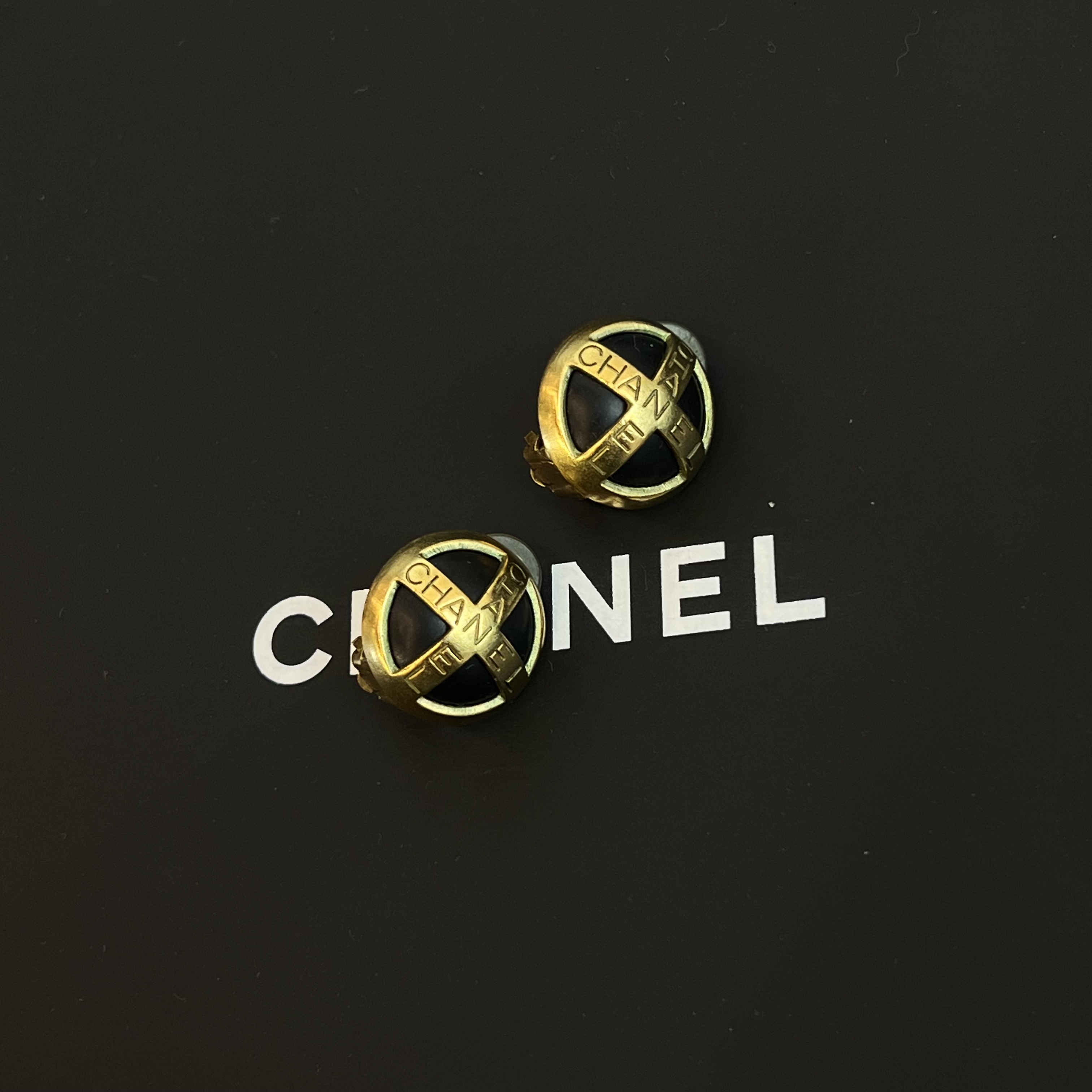 99新 Chanel/香奈儿 95P黑金十字logo圆形中古耳夹