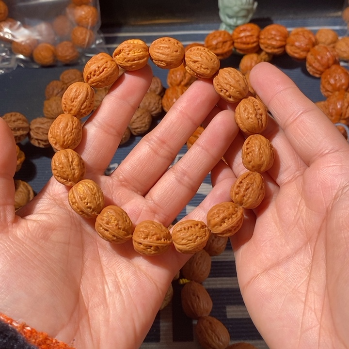 文玩核桃手串……21