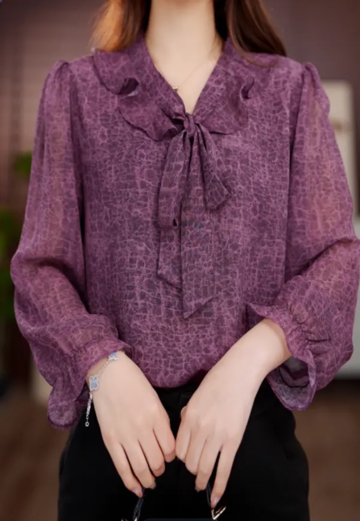 紫气东来2025新款V领高端小衫套头衬衫时髦长袖上衣打底女962