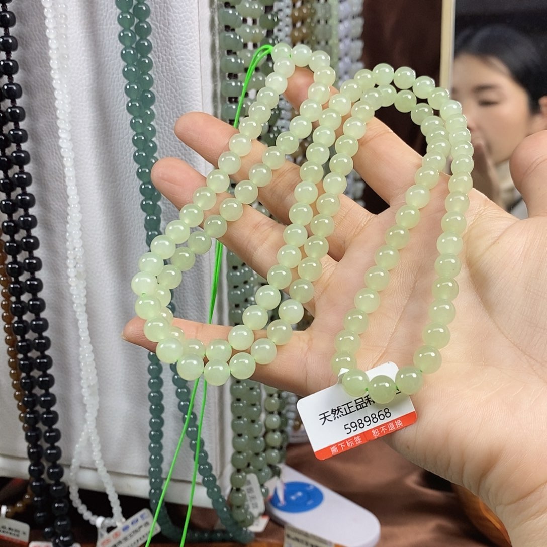 和田玉颈饰未镶嵌我**家