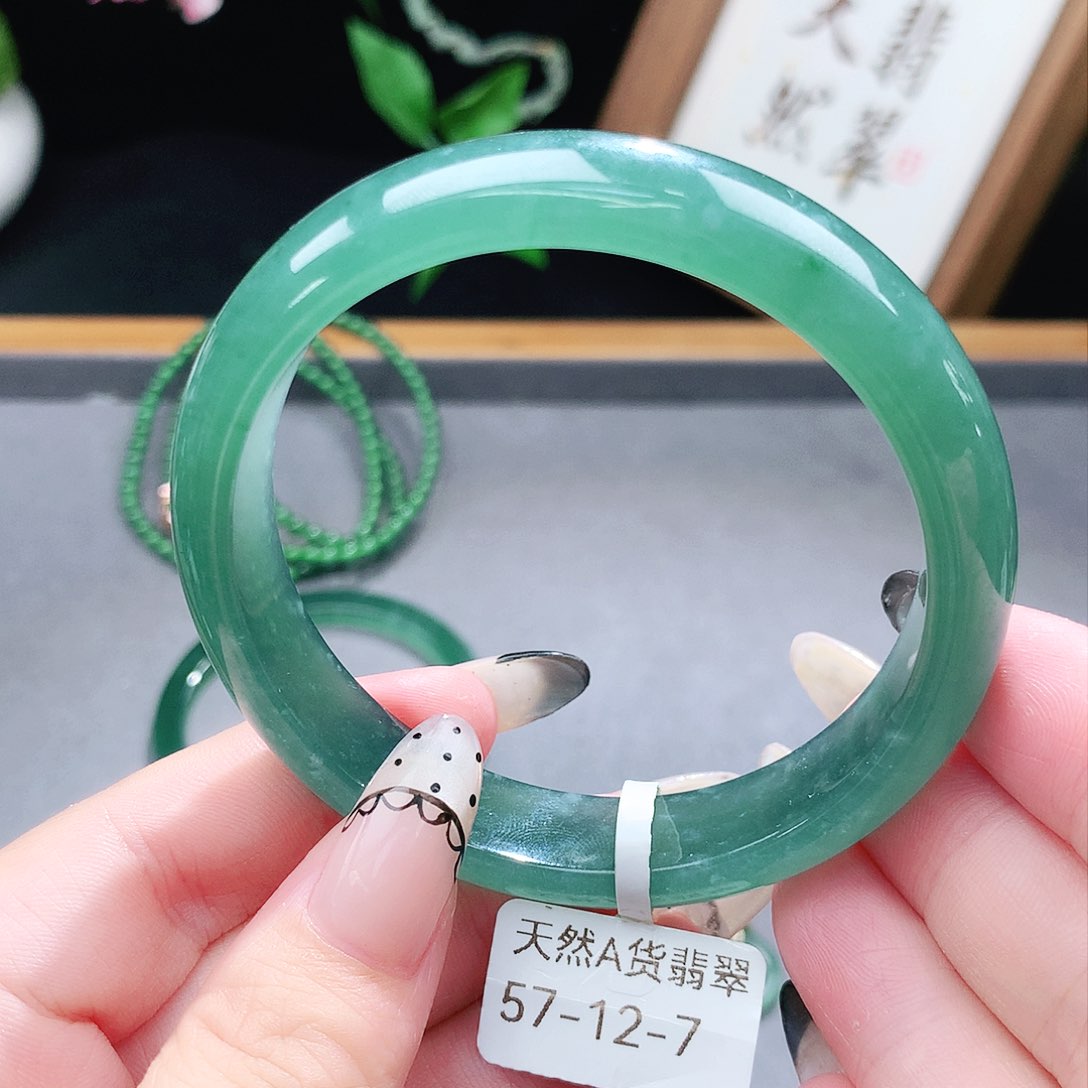 翡翠手镯（圆镯）未镶嵌
