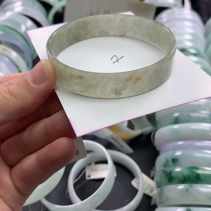 翡翠未镶嵌手镯公主