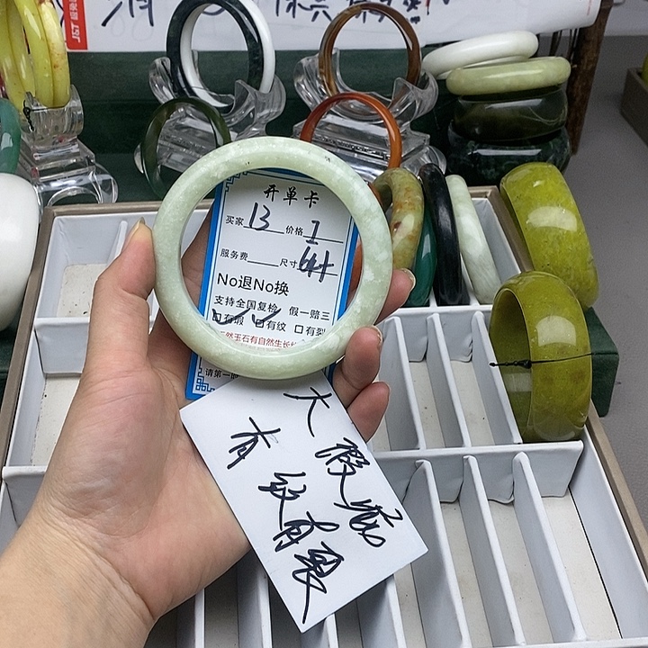 蛇纹石玉未镶嵌手镯