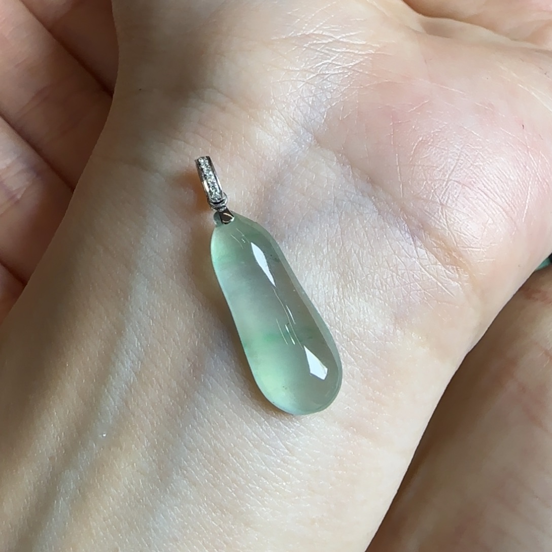 颈饰18K金镶嵌翡翠Y飘花福瓜