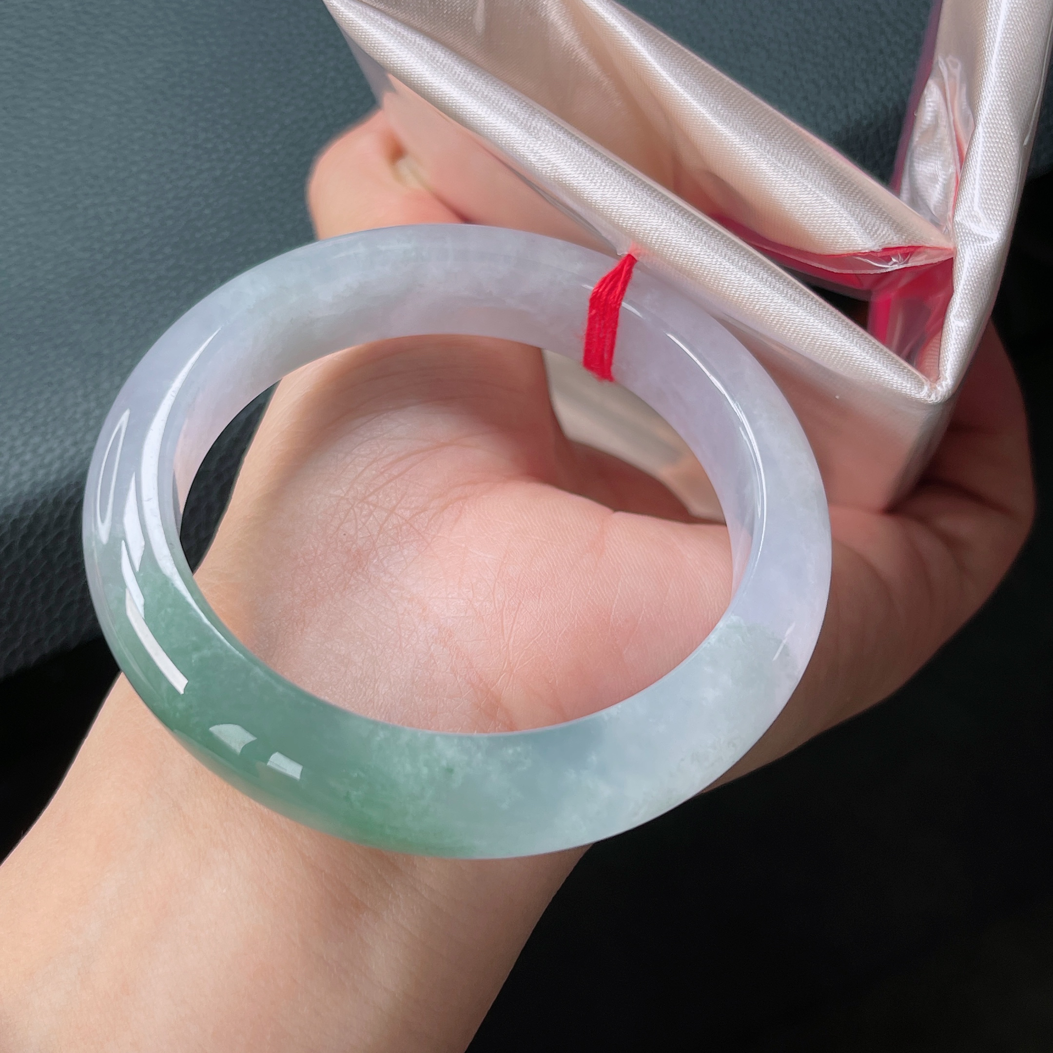 L1060号 缅甸天然翡翠A货冰胶半山水正圈手镯，实物更冰更透