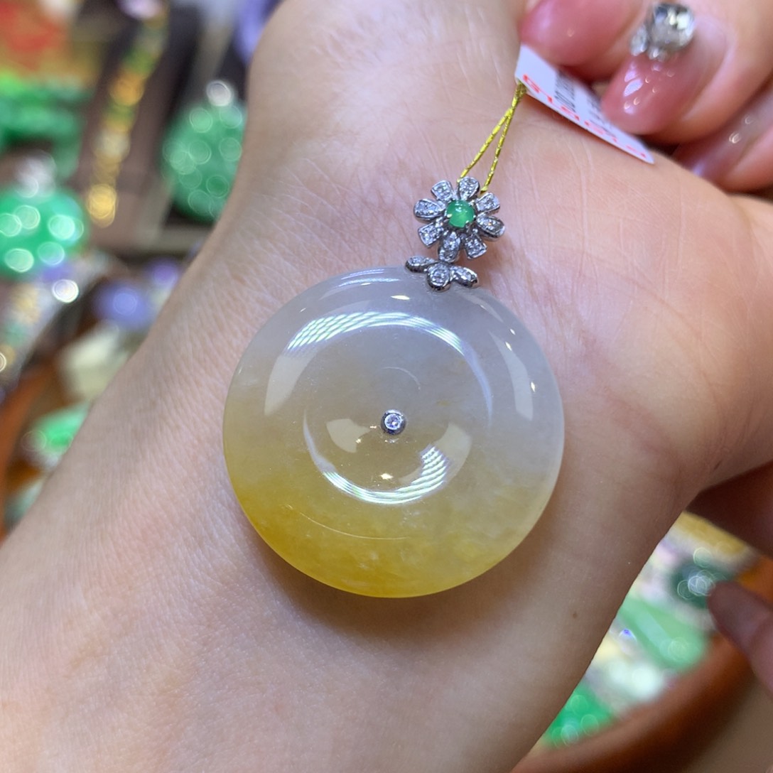 翡翠18K金镶嵌颈饰