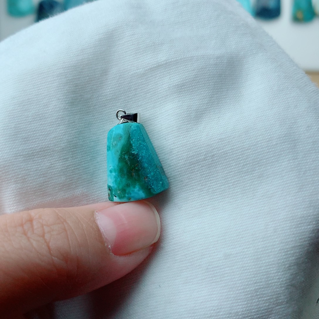 心***何绿松石未镶嵌珠宝奇石