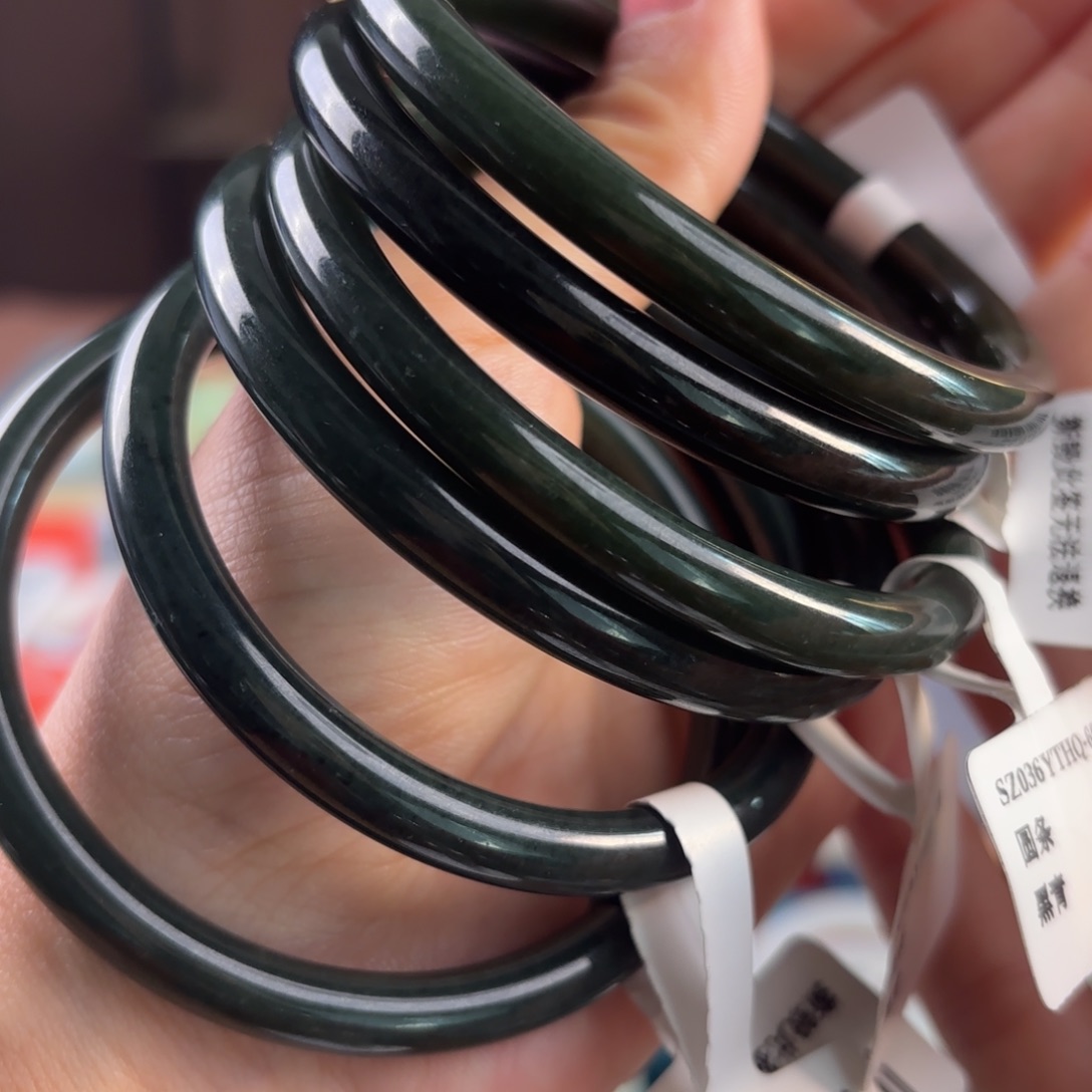 和田玉手镯未镶嵌多样性