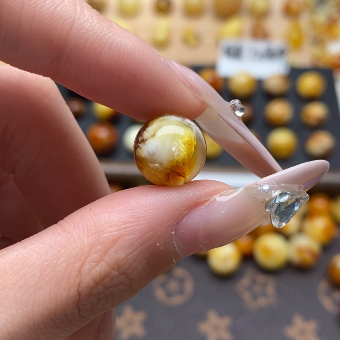 派***塔琥珀未镶嵌珠宝奇石蜜蜡