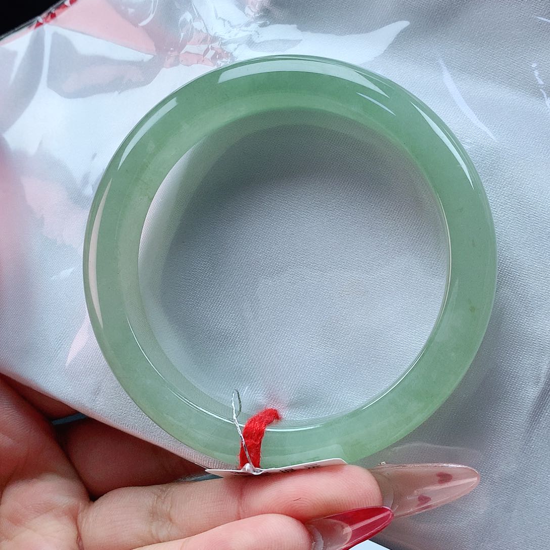 翡翠手镯未镶嵌58圈