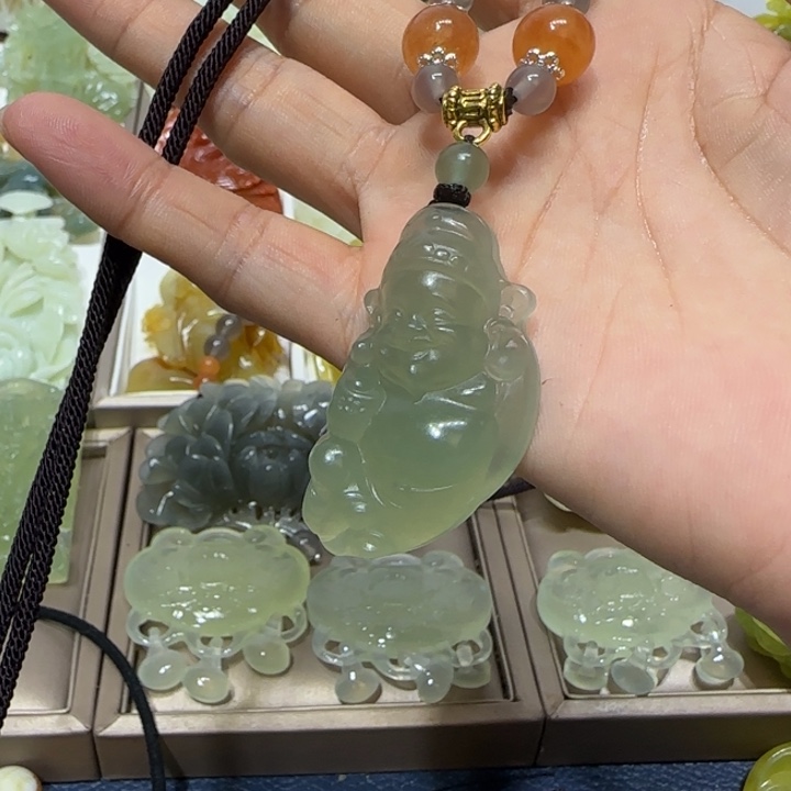 蛇纹石玉吊坠未镶嵌