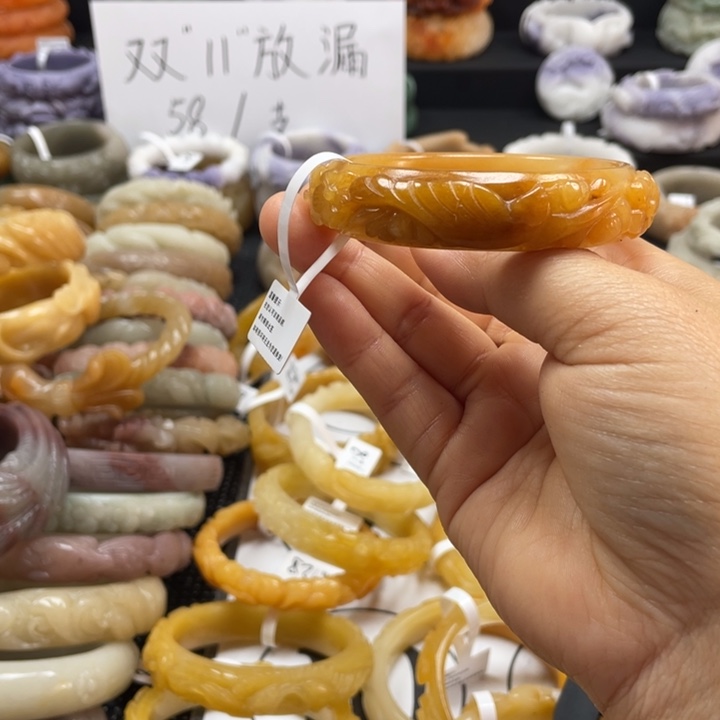 有***！石英质玉未镶嵌手镯