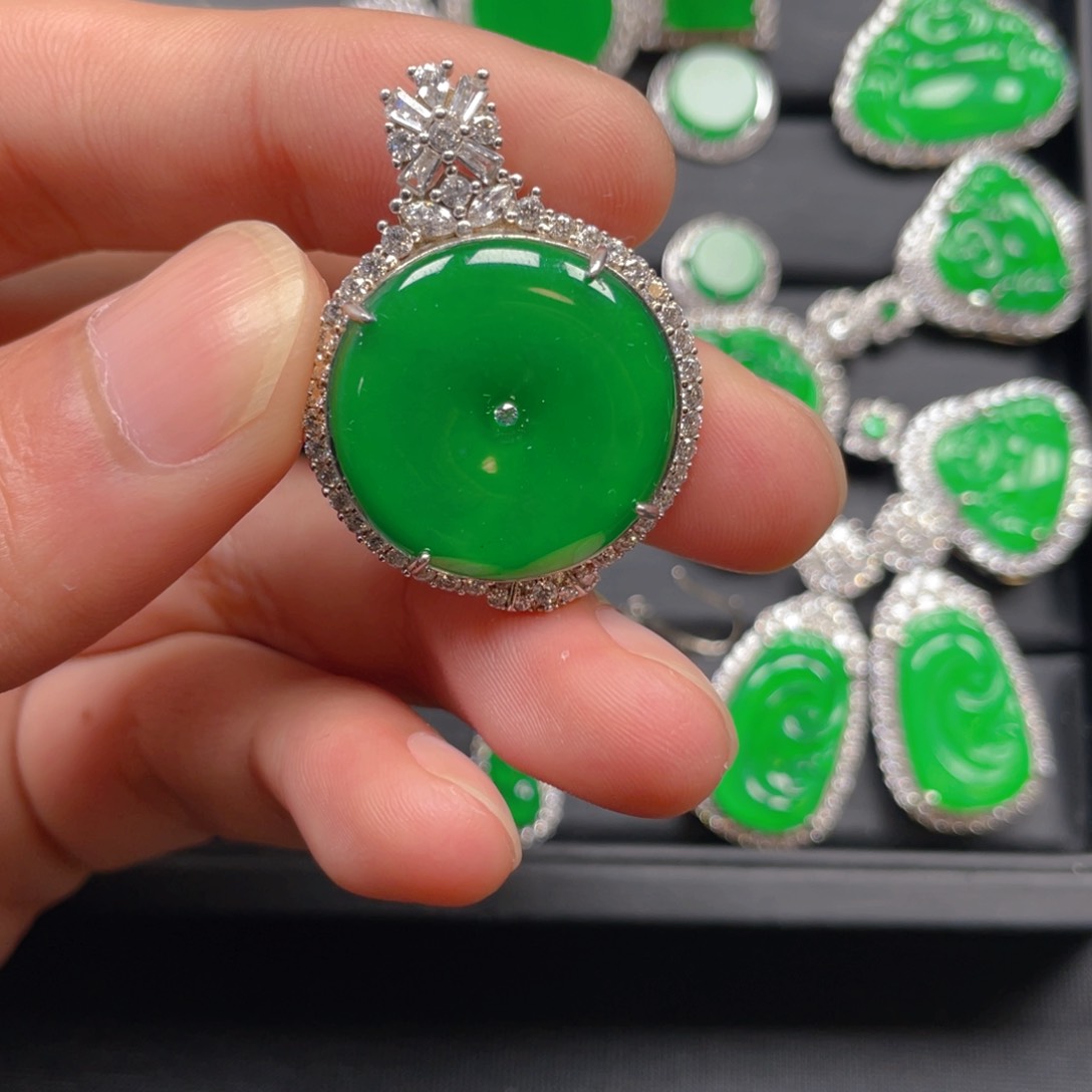 翡翠颈饰银S925镶嵌纯天然Ａ货平安扣吊坠