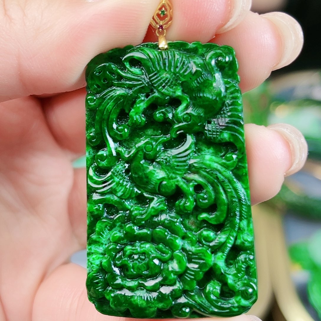 翡翠颈饰18K金镶嵌吊坠