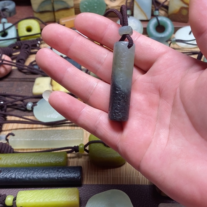 蛇纹石玉挂件未镶嵌