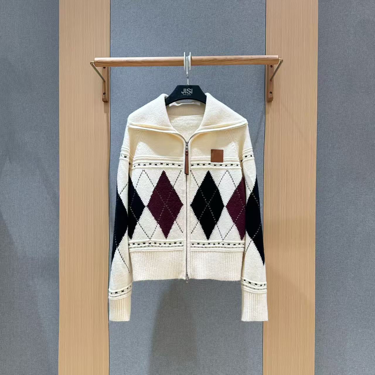 JISI LO+ 学院风翻领菱形格针织毛衣厚外套-MZ25853J