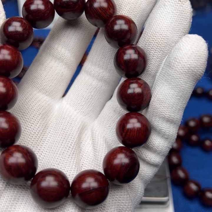 听***雨花梨木类红降15圆珠红肉土埋单圈（瑕疵）