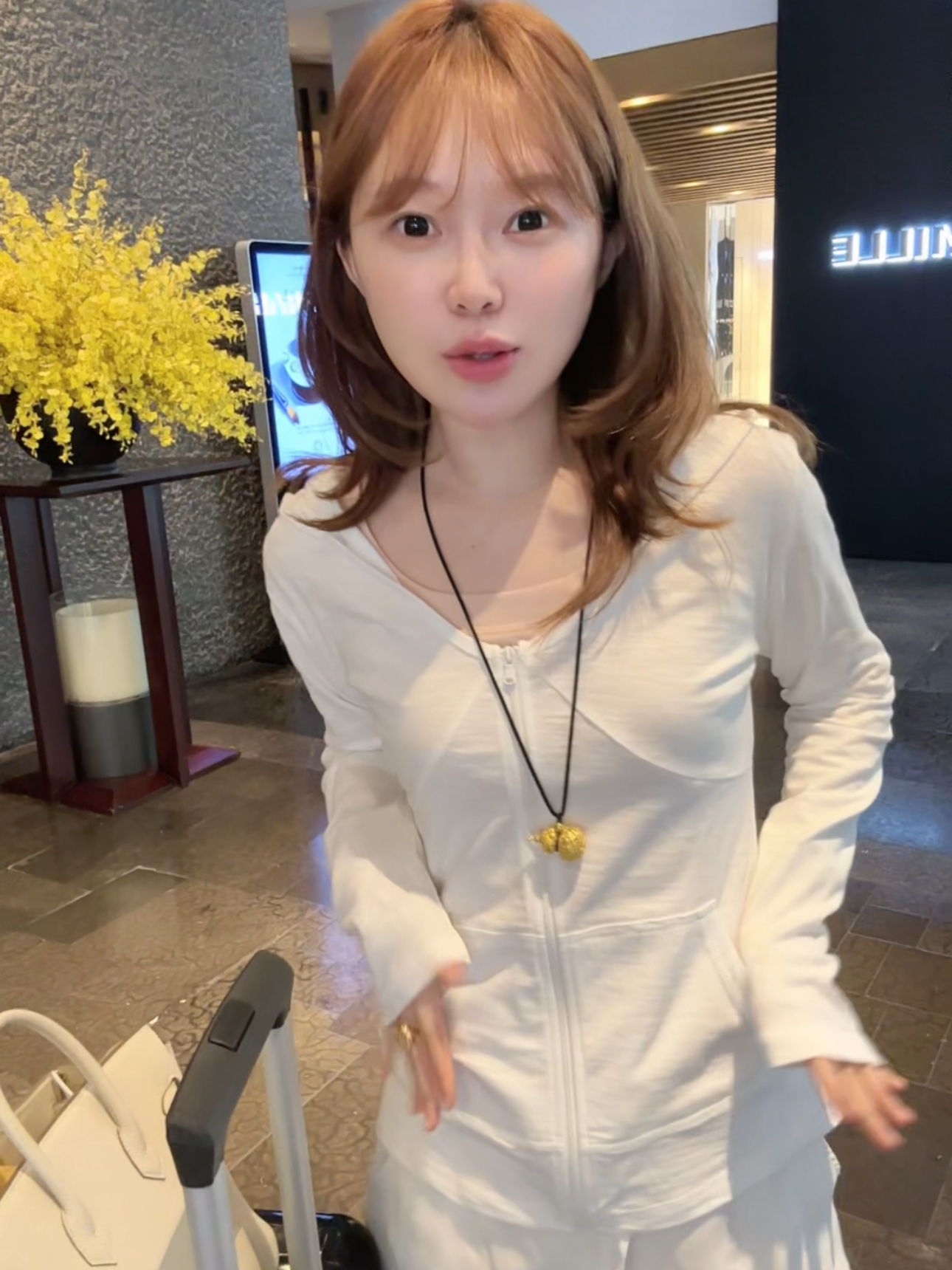 【BORAKOO】甜酷~V领白色连帽长袖防晒开衫