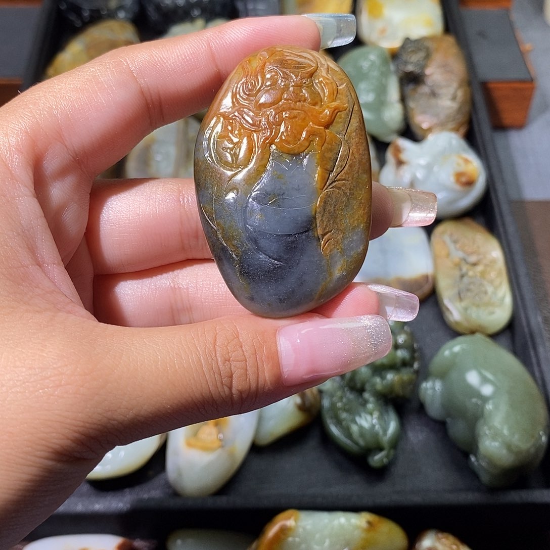 浮***梦和田玉未镶嵌颈饰