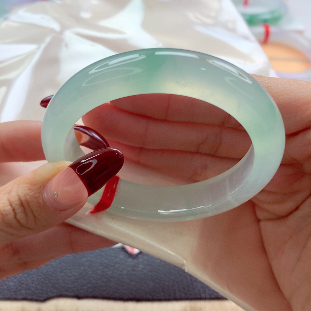 翡翠手镯（贵妃镯）未镶嵌52.5贵妃 起钢冰绿 灵