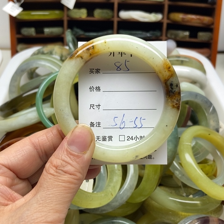 蛇纹石玉未镶嵌手镯