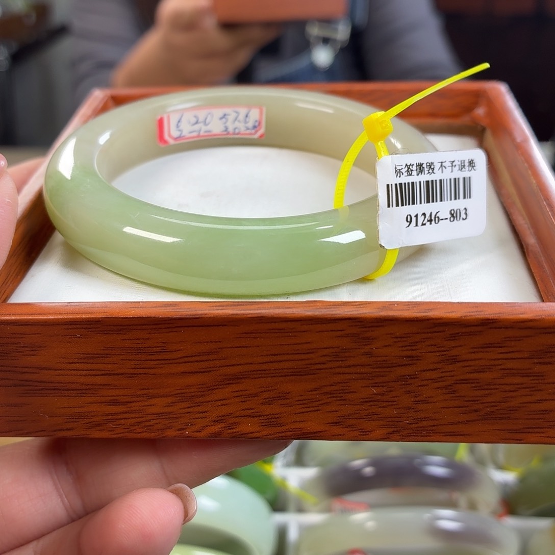 和田玉未镶嵌手镯58