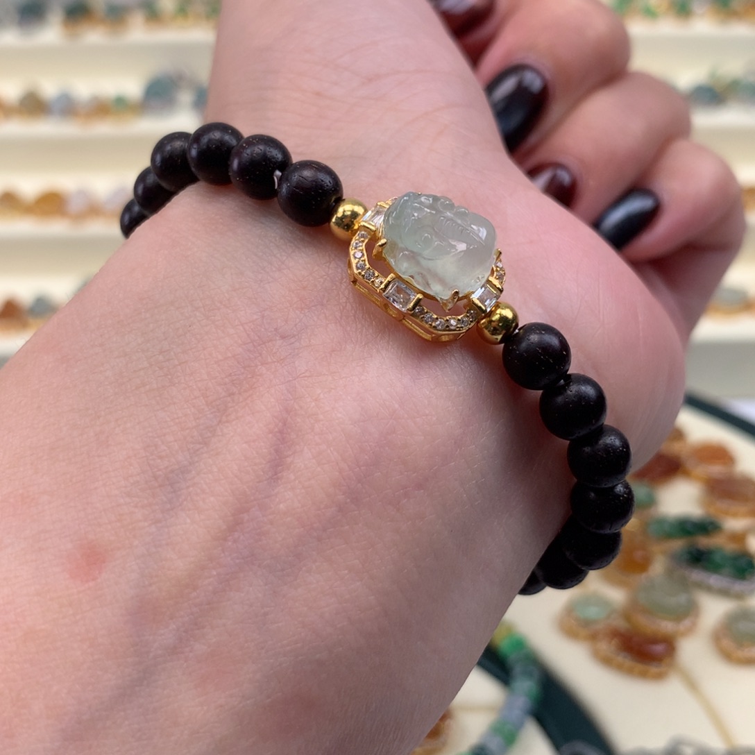 翡翠银S925镶嵌颈饰貔貅