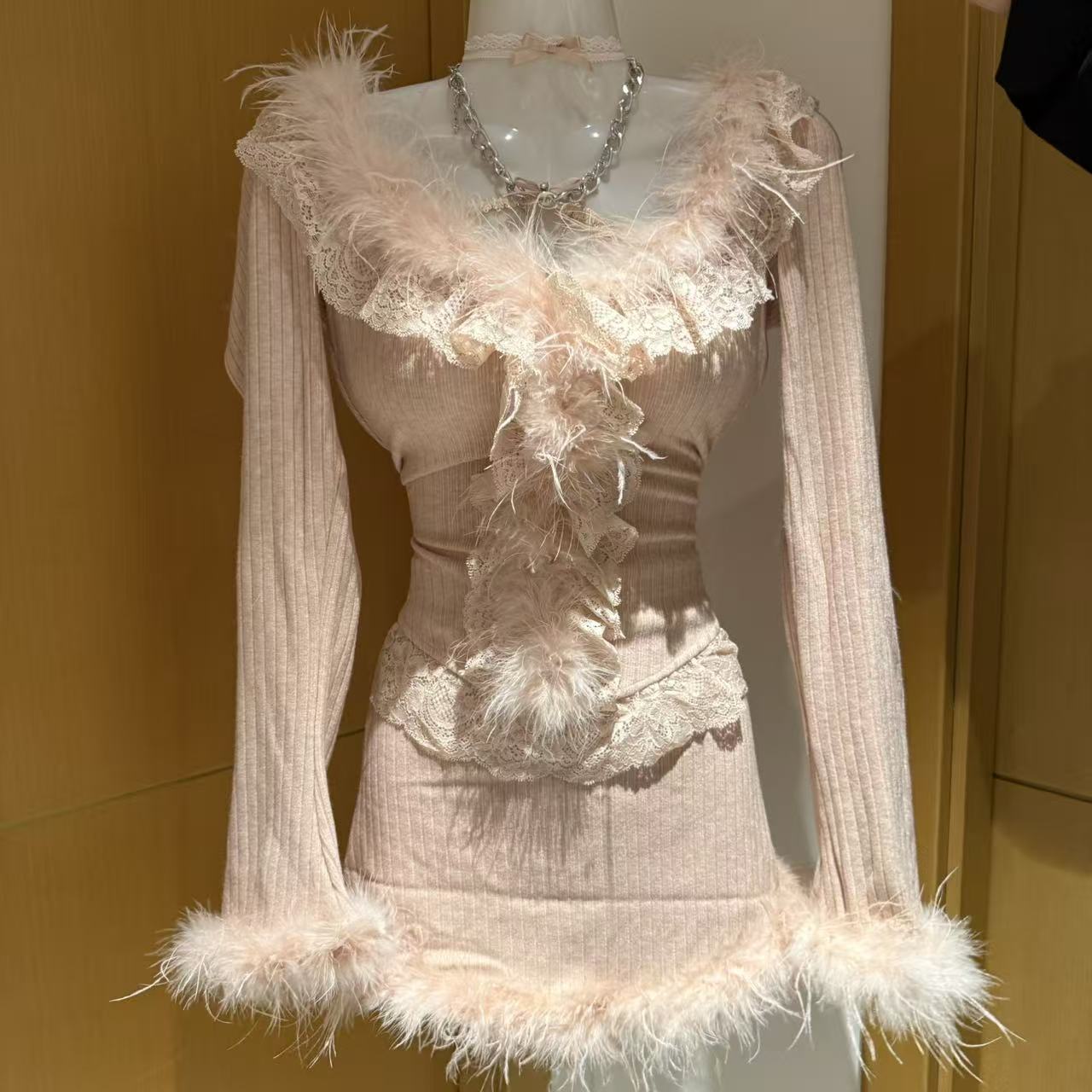 粉雾陷阱上衣+修身纯欲短裙