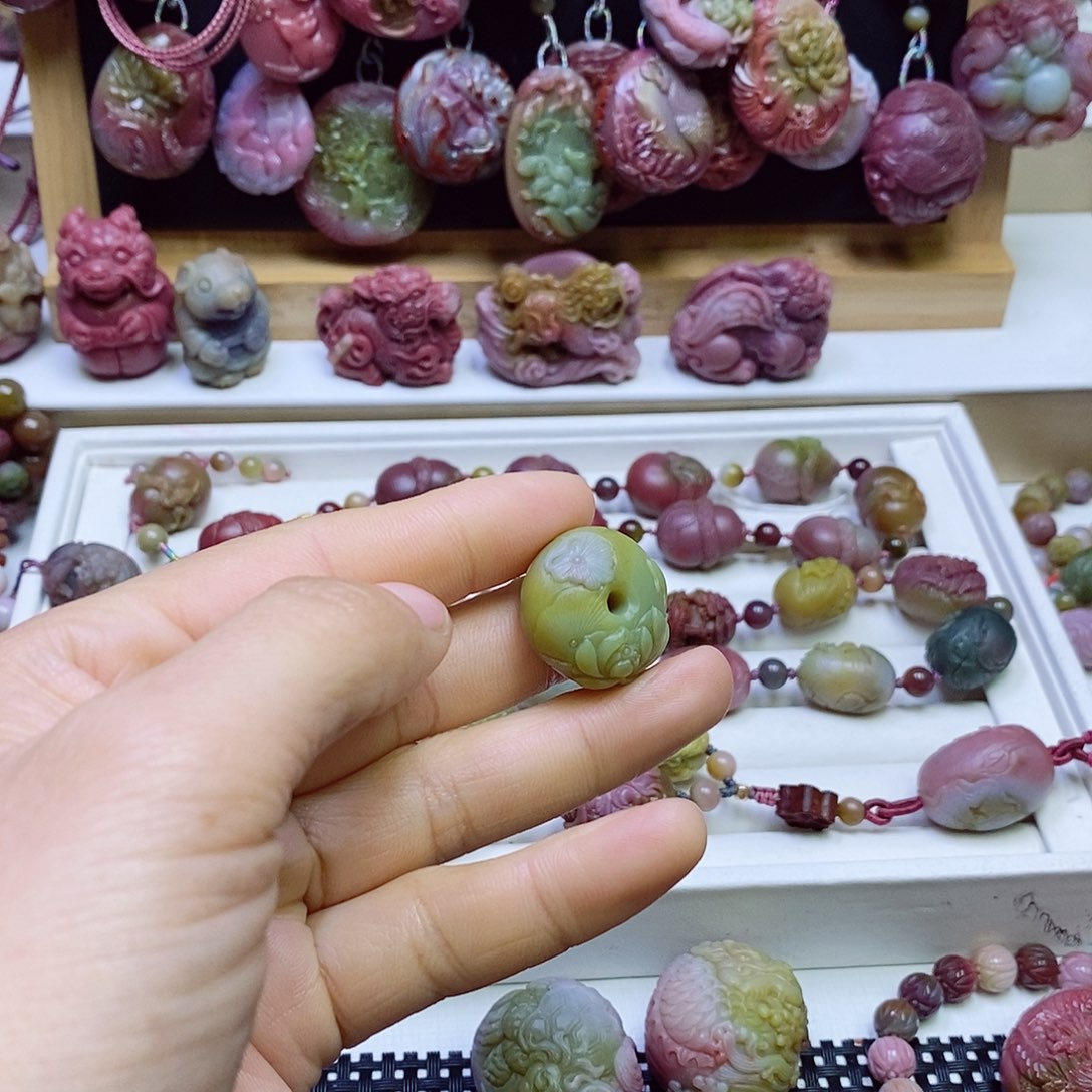 玛瑙/玉髓盐源玛瑙吊坠未镶嵌