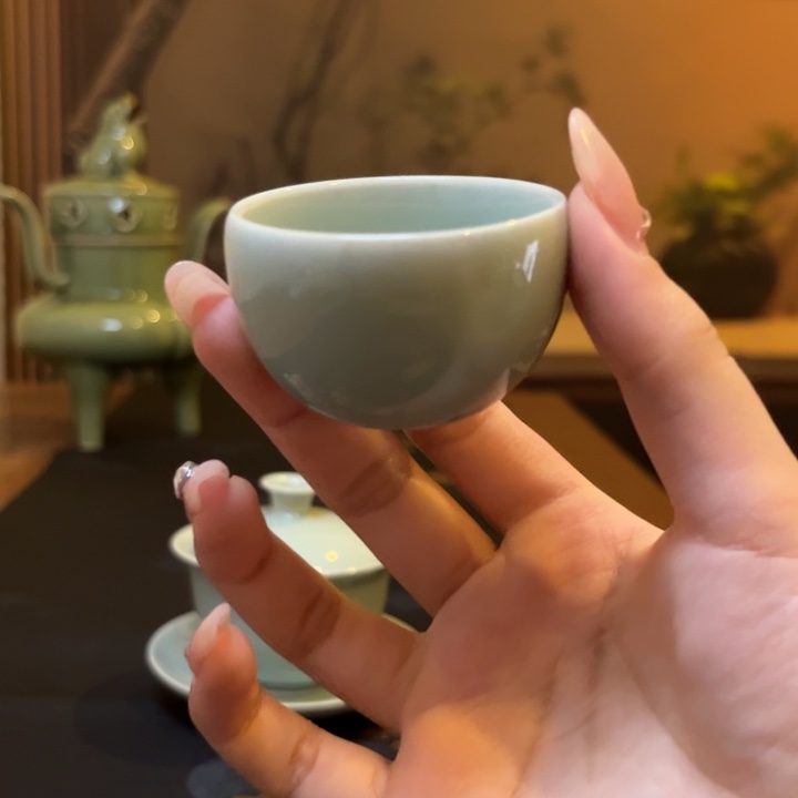 摆件龙泉青瓷杯子