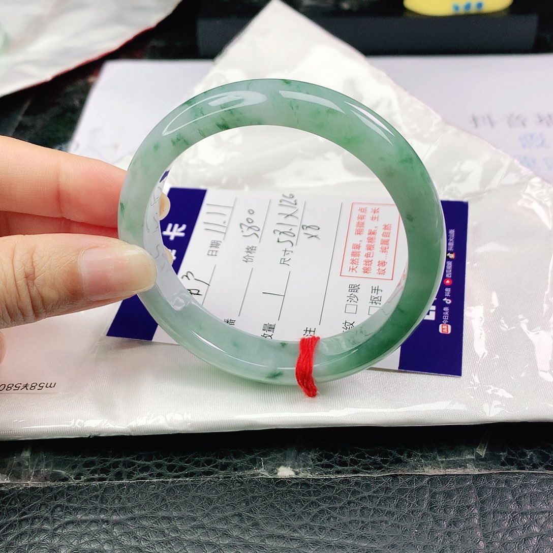 用***6翡翠未镶嵌手镯正