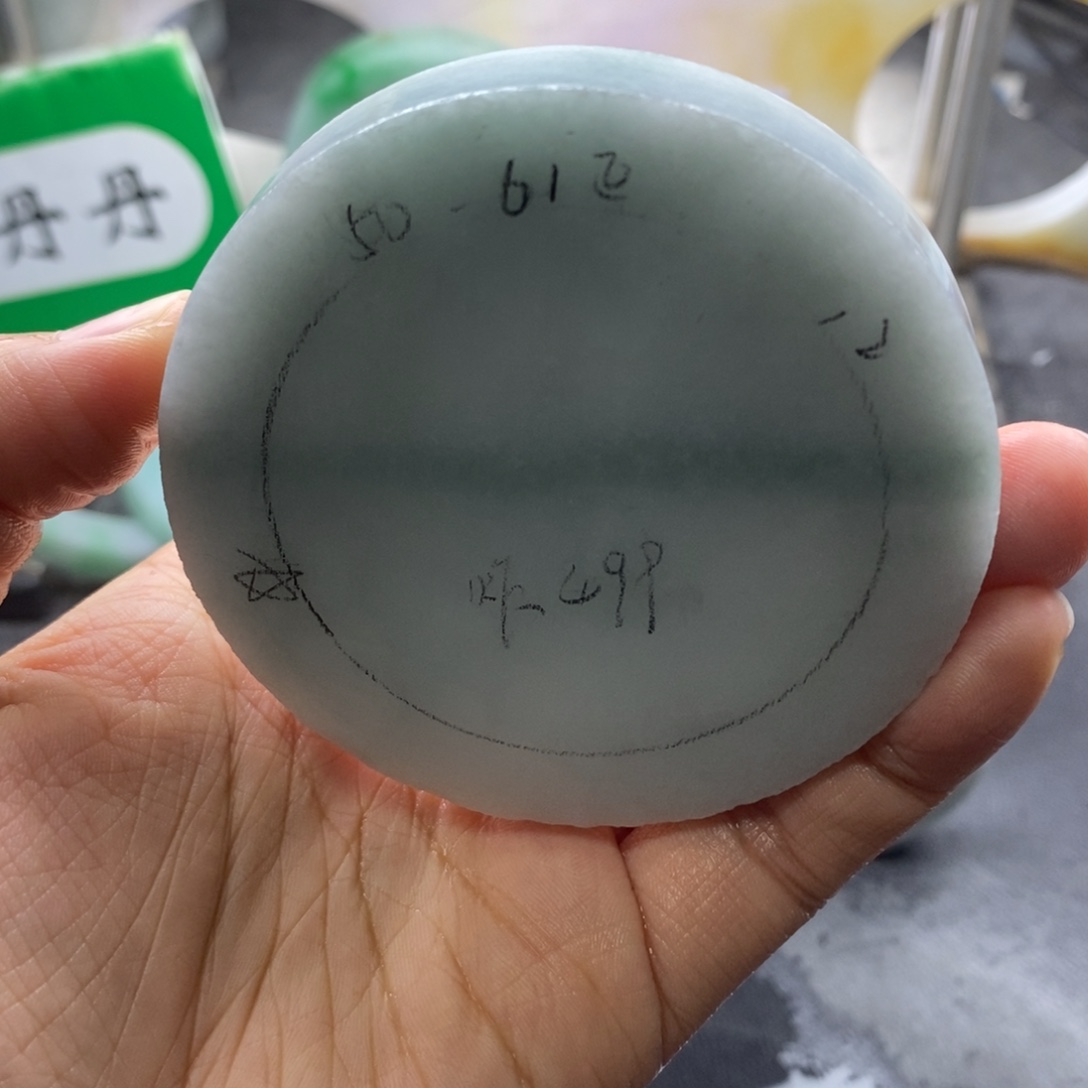 定制翡翠未镶嵌翡翠手镯