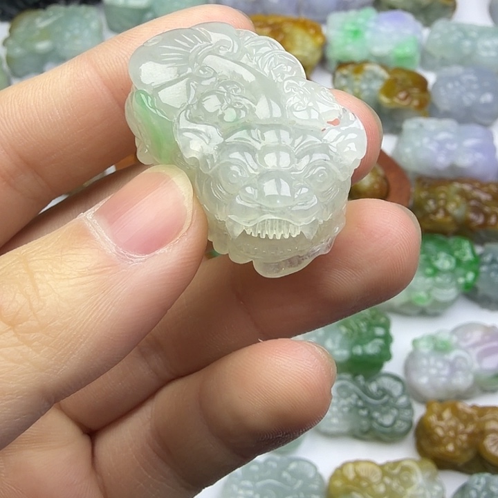 翡翠未镶嵌颈饰貔貅