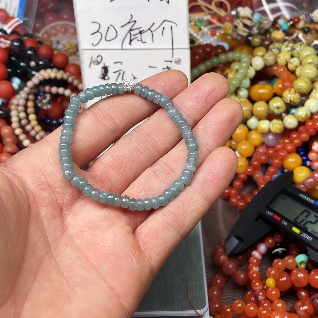 晓***色玛瑙/玉髓未镶嵌手链55118